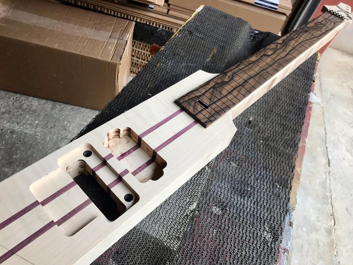 Well, I think it’s fret time!
#guitar #guitare #guitarmaking #guitarmaker #luthier #lutherie #superstrat #neckthrough #maplewood #purpleheartwood #ziricotewood